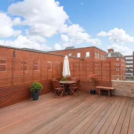 Charming Apartment Near Grand Canal Dock, Dublin 2