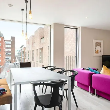 Charming Apartment Near Grand Canal Dock, Dublin 2 Dublin
