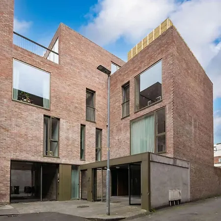 Charming Apartment Near Grand Canal Dock, Dublin 2