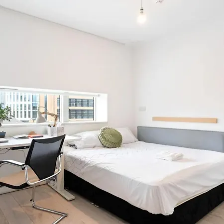 Charming Apartment Near Grand Canal Dock, Dublin 2