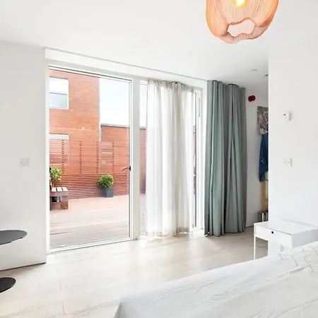 Charming Apartment Near Grand Canal Dock, Dublin 2 Apartment
