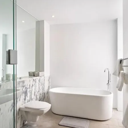 Charming Apartment Near Grand Canal Dock, Dublin 2 Apartment *